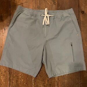 Vuori Men's Gray Casual Shorts size large